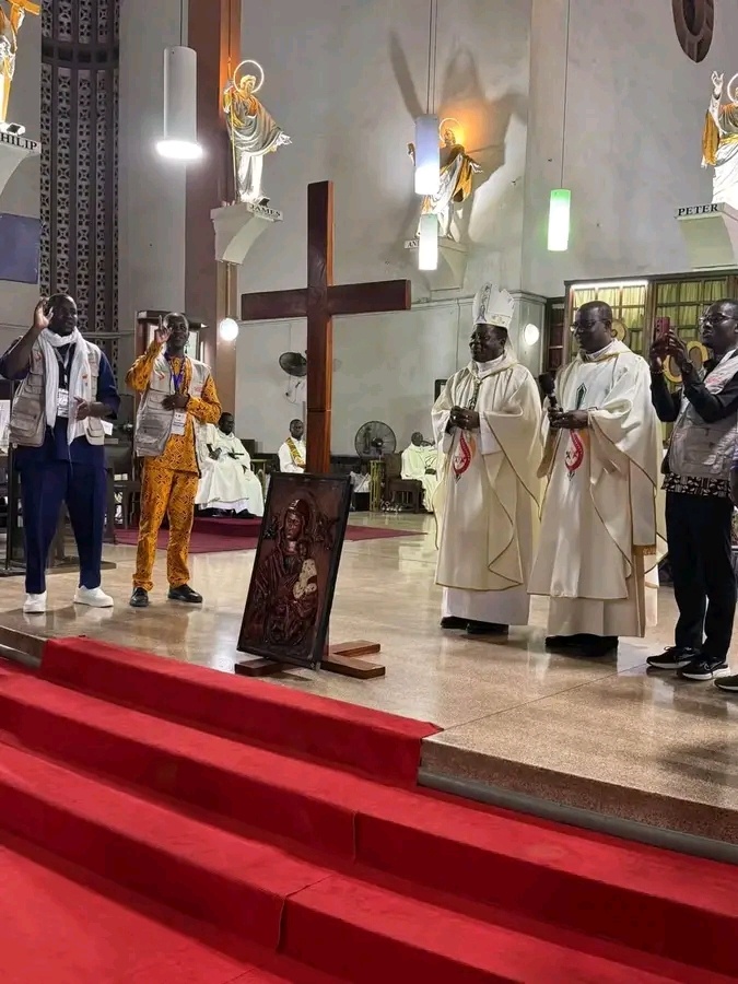 The Cross and the Marian Icon